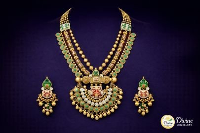 DIVINE Heritage Temple Rani Haar – Radha-Krishna Medallion Necklace with Multi-Strand Pearls and Emerald Beads