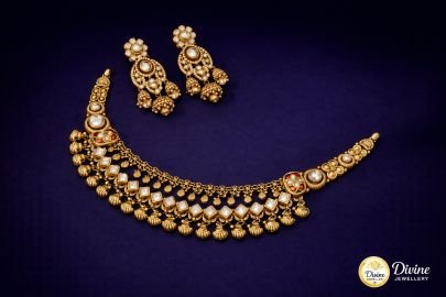 Divine Imperial Emerald Bib Choker – Handcrafted Polki Choker with Multi-Strand Gemstones and South Sea Pearl Droplets