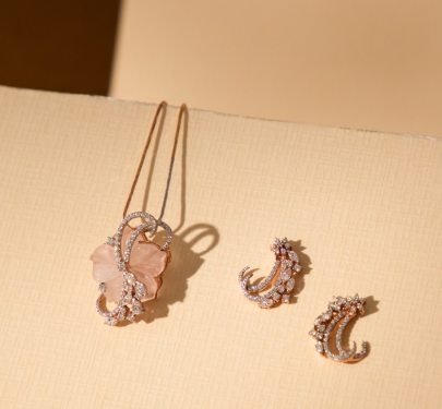 Divine Jewellery Elegant Rose Quartz Floral Designer Pendant Necklace Set with Crystal Wave Earrings