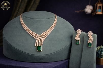 Divine Jewellery Emerald Green Stone Diamond-Style Necklace Set with Elegant Drop Design