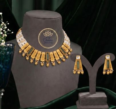 Divine Jewellery Matte Gold-Plated Contemporary Choker Set with Emerald Green Stones and Seed Pearl Strands