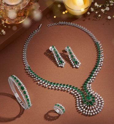 Green And White Diamond Necklace