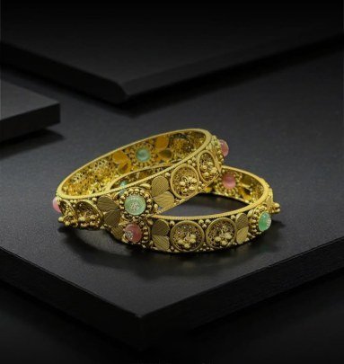 Pretty Golden Bangles Set