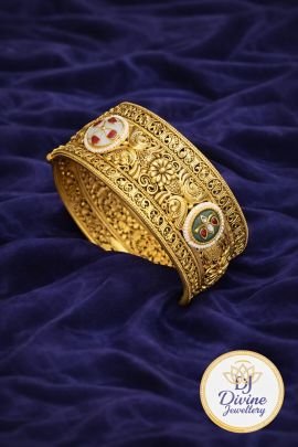 Royal Antique Kundan Kada Bracelet with Intricate Carving – 92.5 Silver Gold Plated