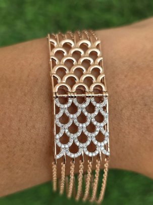 Royal Scallop Design Rose Gold Bracelet with Crystal Mesh Panel – Premium Multi-Chain Statement Bracelet for Women
