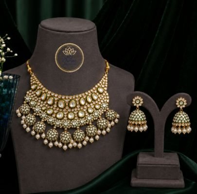 ZECARAT Traditional Kundan Pearl Choker Necklace Set for Women & Girls, Gold Plated Bridal Jewellery Set with Matching Jhumka Earrings for Wedding, Pa